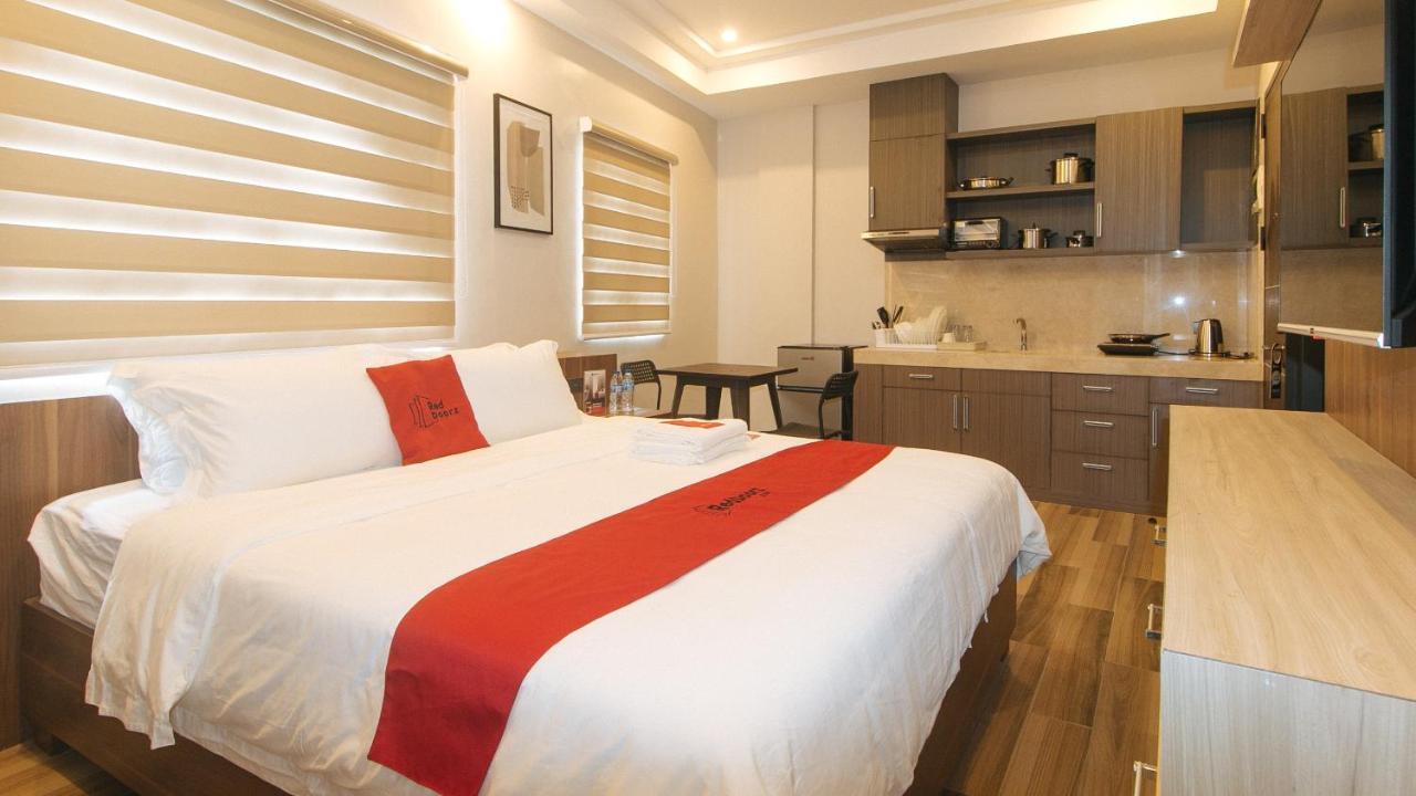 Reddoorz Plus @ Bez Tower And Residences San Juan San Juan  Екстер'єр фото